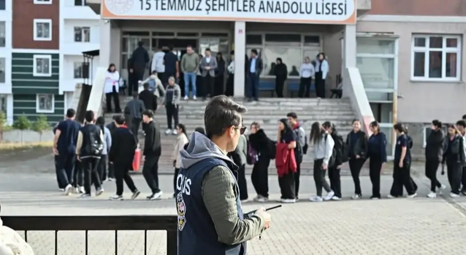 Kars'ta asayiş ekipleri okul çevrelerinde teyakkuzda