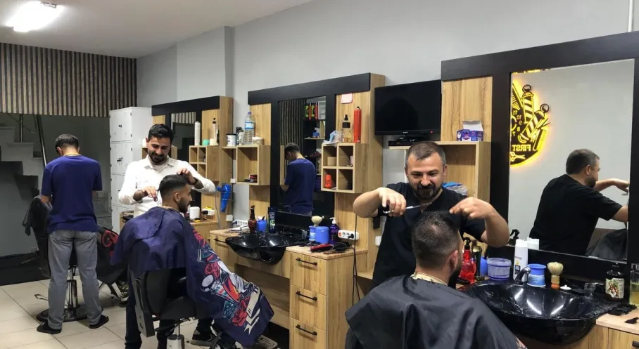 Kars'ta Bayram Berber Yoğunluğu! Randevular Doldu Taştı