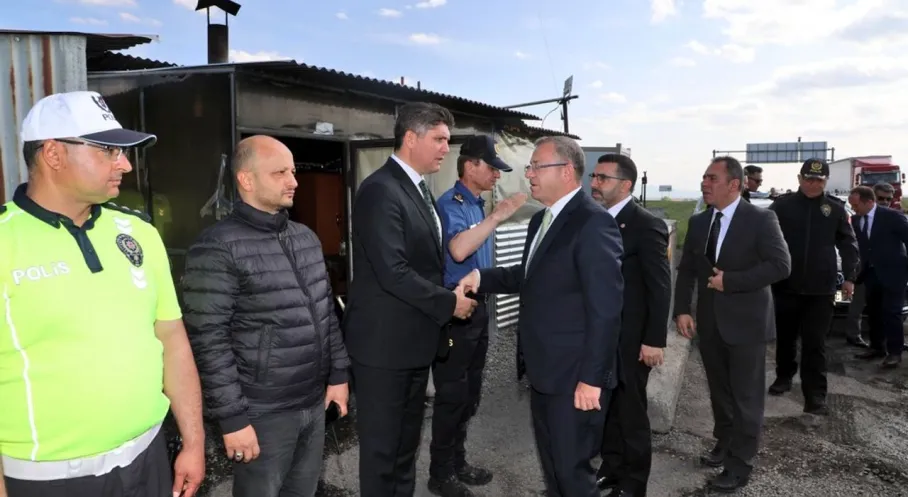Kars'ta Bayram Sürprizi: Vali ve Vekilden Emniyet'e Moral Ziyareti!