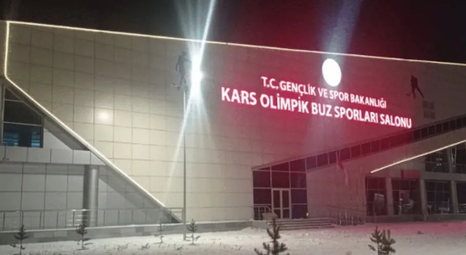 Kars'ta Buzun Kalbi Atıyor: Milli Buz Patencileri Şampiyonluk İçin Kampta!