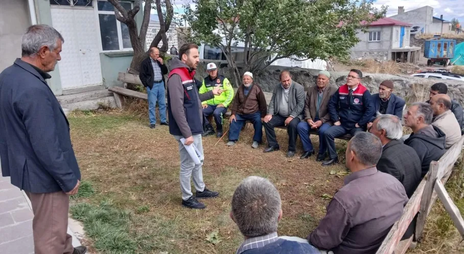 Kars'ta Çiftçiye Müjde! Tarımsal Bilgilendirme 'Cuma Buluşmaları' ile Devam Ediyor