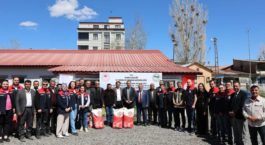 Kars'ta Çiftçiye Müjde! Ücretsiz Ayçiçeği Tohumu Dağıtımı Başladı!