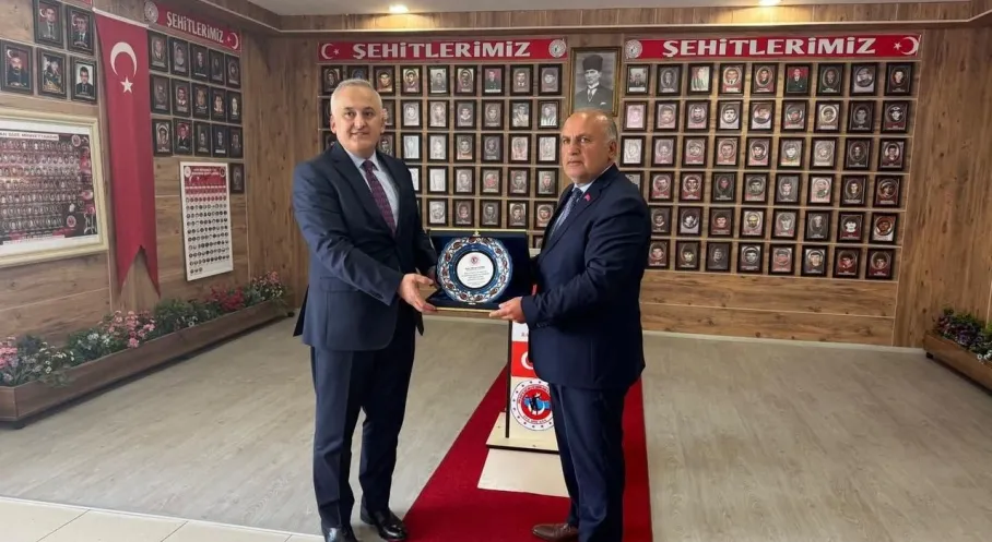 Kars'ta Duygulandıran Ziyaret: Genel Müdür Yardımcısı Türköz'den Şehit ve Gazi Derneği'ne Anlamlı Destek!