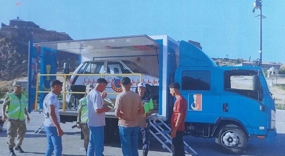 Kars'ta Emniyet Kemeri Simülasyonu: Hayat Kurtaran Gerçek Deneyim!