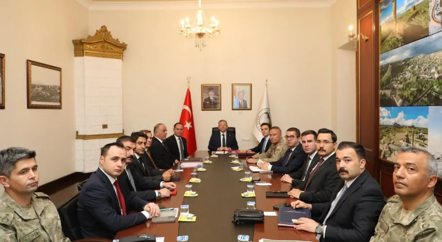 Kars'ta Güvenlik Zirvesi: Asayiş ve Sınır Güvenliği Masaya Yatırıldı!