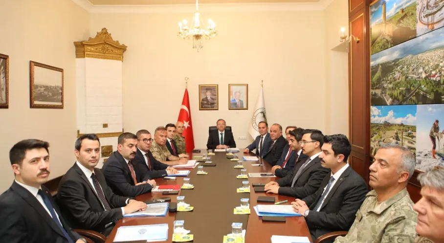 Kars'ta Güvenlik Zirvesi: Vali Polat'tan Kritik Açıklamalar!
