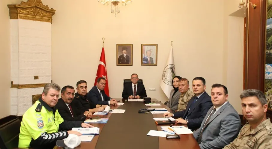 Kars'ta Hız Limitleri Masaya Yatırıldı: Vali Polat'tan Güvenlik Vurgusu!