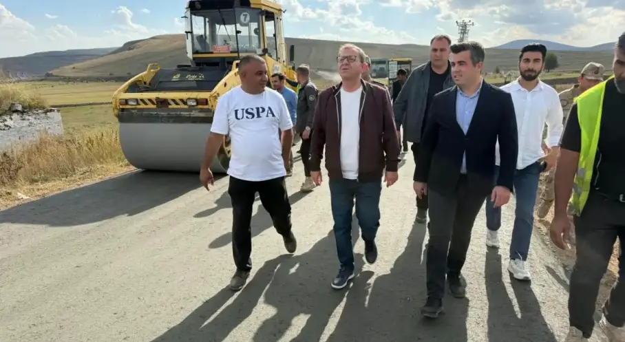 Kars’ta iki köy yolu SSB ile yenilendi