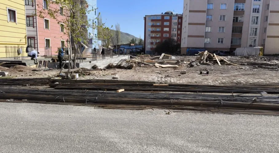 Kars'ta İnşaat Sezonu Açıldı: Kent Yenileniyor Mu, Yoksa Kimliğini Mi Kaybediyor?