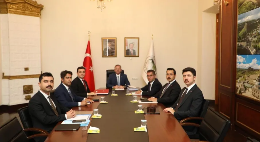 Kars'ta Kaymakamlar Bir Araya Geldi: İlçelerdeki Çalışmalar Masaya Yatırıldı!