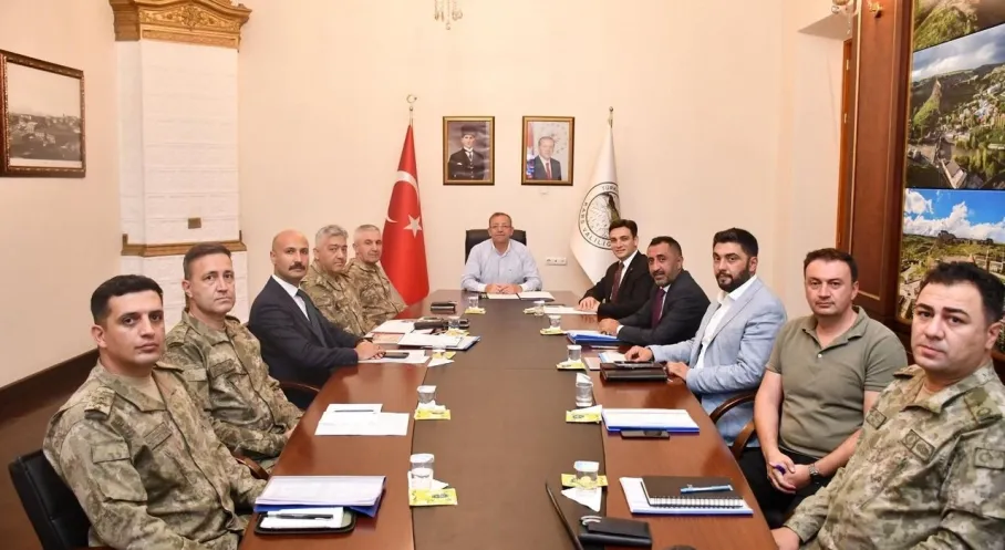 Kars'ta Kritik Zirve: Sınır Yollarının Geleceği Masada!