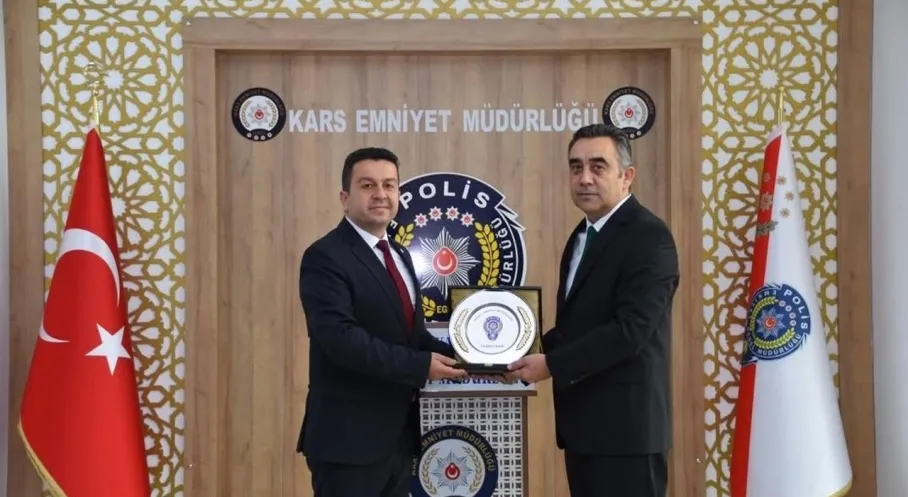 Kars'ta Kritik Ziyaret: İdare Mahkemesi Başkanı'ndan Emniyet Müdürü'ne Destek Mesajı!