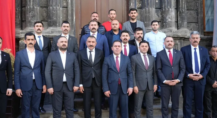 Kars'ta Kritik Ziyaret: Ülkü Ocakları ve Belediye Başkanından İşbirliği Mesajları!