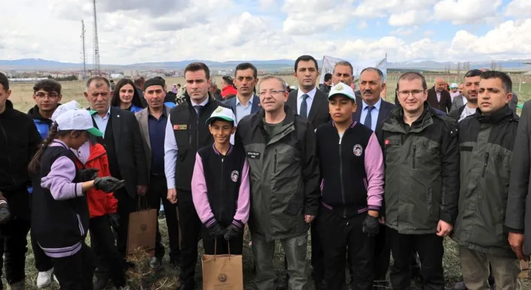 Kars'ta Meyve Ormanı Sevinci! Vali Polat'tan Fidan Dikimi Müjdesi