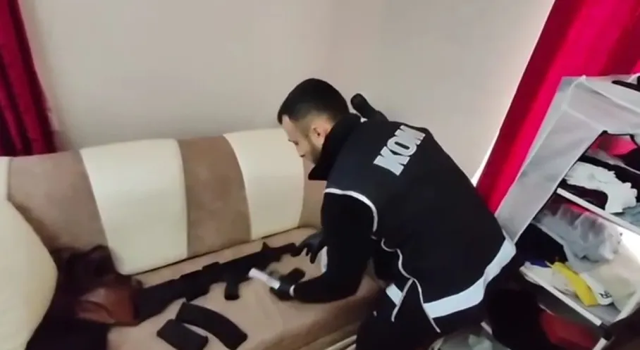 Kars'ta Nefes Kesen Silah Operasyonu! 8 Kişi Gözaltında: Detaylar Şoke Etti