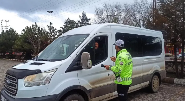 Kars'ta Öğrenci Servislerine Şok Denetim! Güvenlik Alarmı Verildi Mi?