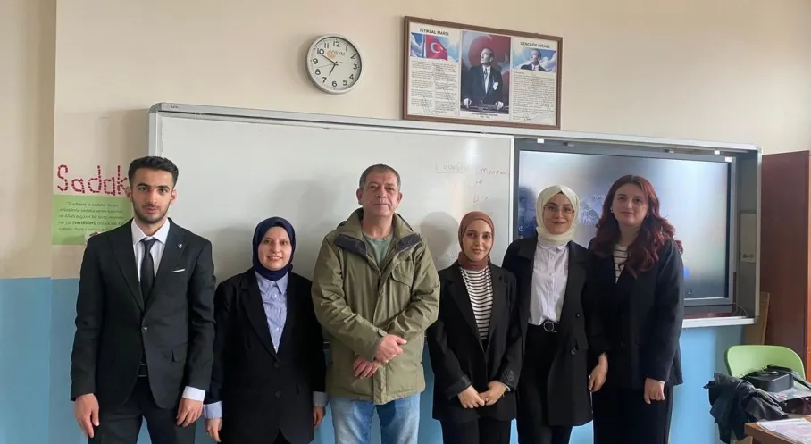 Kars'ta Öğretmen Adaylarından İlham Veren Proje! Geleceğe Merdiven Kuruluyor!