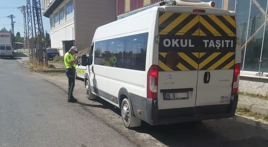 Kars'ta Okul Servislerine Şok Baskın! Öğrenci Güvenliği Alarm Veriyor!