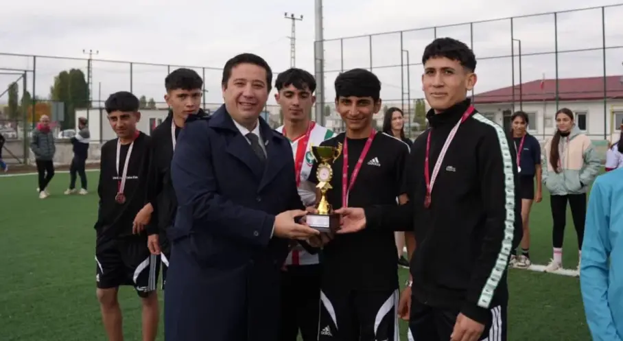 Kars’ta Okul Sporları Kros yarışmaları tamamlandı