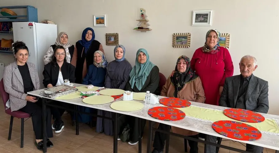 Kars'ta Şehit Annelerine Anlamlı Ziyaret: Kaymakam Aslantatar'ın Eşi Anneler Günü'nü Kutladı!