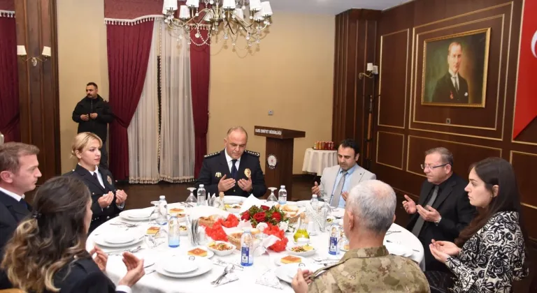 Kars'ta Şehit ve Gazi Ailelerine Onur Yemeği Verildi