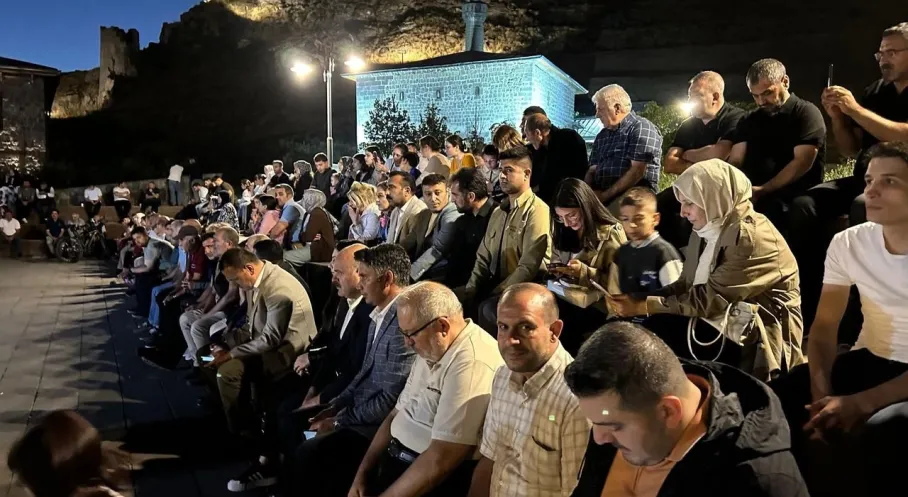 Kars'ta Şiir Rüzgarı Esti: Anadolu Şiir Akşamları Büyük İlgi Gördü!