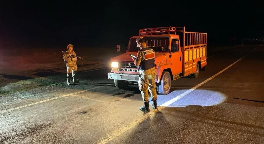 Kars'ta Şok Baskın: Düzensiz Göçle Mücadelede 15 Kaçak Göçmen Yakalandı!