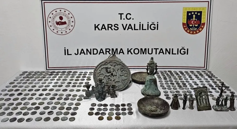 Kars'ta Tarihi Eser Operasyonu: 5 Kaçakçı Tutuklandı! Son Dakika