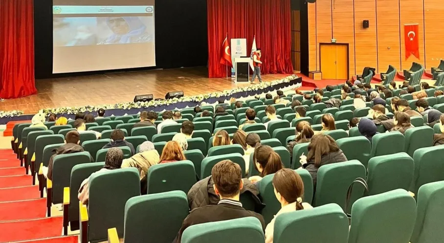 Kars'ta Terörle Mücadele Eğitimi: 2300 Üniversite Öğrencisi Bilgilendirildi!