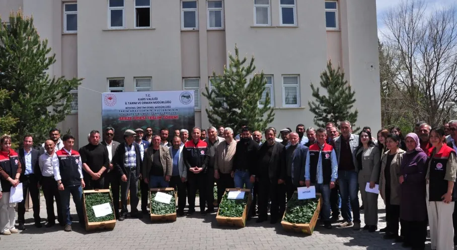 Kars'ta Üreticiye Destek: Tarım Müdürlüğü'nden 27 Bin Sebze ve Meyve Fidesi Dağıtıldı!