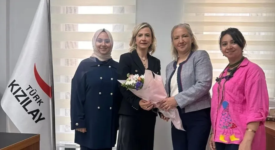 Kars'ta Vali Eşlerinden Kızılay Başkanı'na Sürpriz Ziyaret! Dayanışma Mesajı
