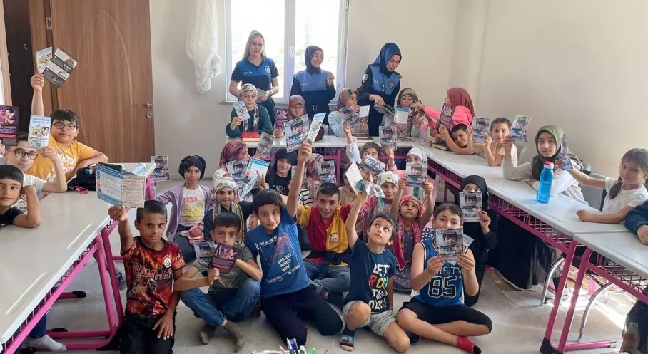 Kars'ta Yaz Kur'an Kursu Öğrencilerine Güvenlik Dersi: Polislerden Bilgilendirme!