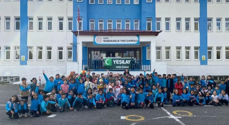 Kars'ta Yeşilay'dan TOKİ İlkokulu'na Şenlik Ziyareti!