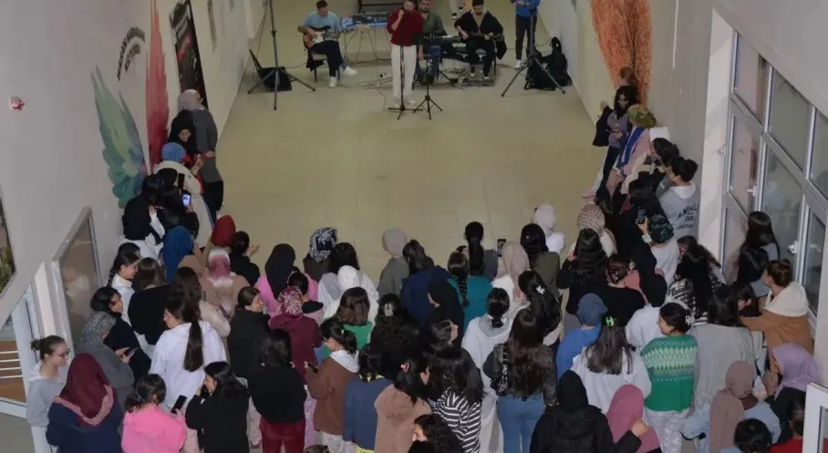 Kars'ta Yurt Öğrencilerinden Coşkulu 'Moral Gecesi': Yeni Döneme Enerjik Giriş!