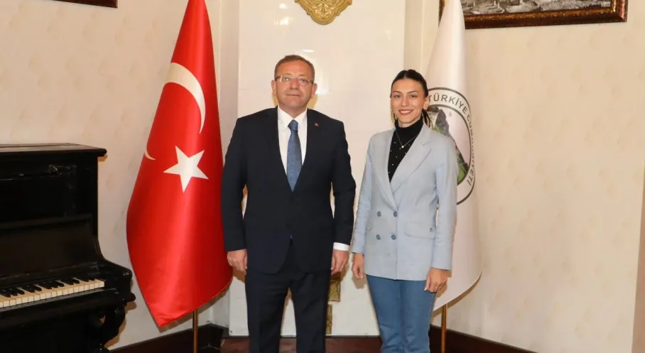 Kars'ta Zeka Şampiyonu Öğrenciye Vali Polat'tan Teşekkür Yağmuru!