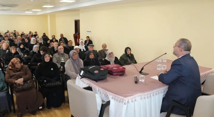 Kars'tan Kutsal Topraklara: Umre Yolcuları İçin Bilgilendirme Semineri Düzenlendi!