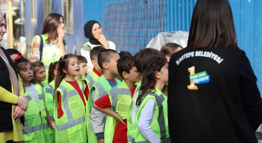 Kartepe'de Minik Eller Çevreyi Koruyor! Geri Dönüşüm Eğitimiyle Geleceğe Yatırım