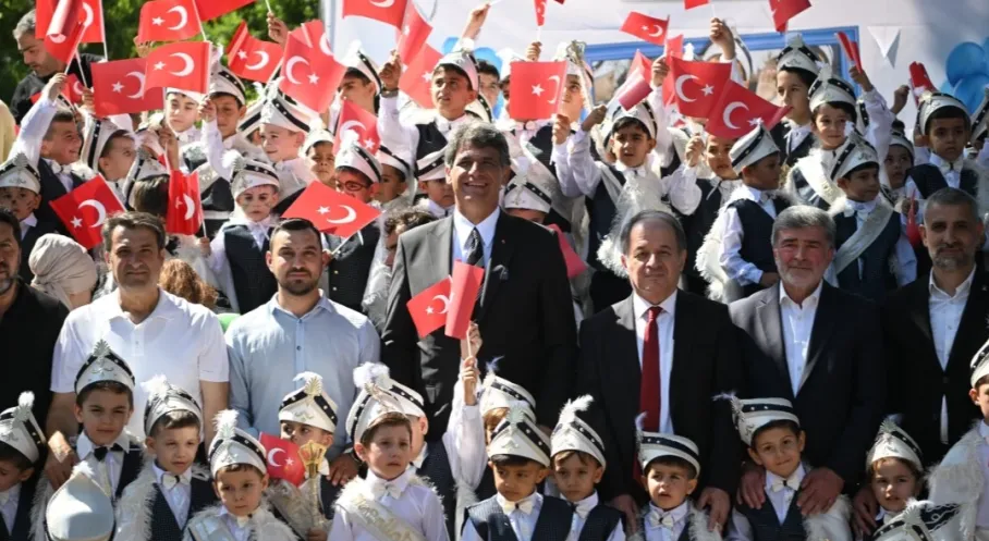 Kartepe'de Zafer Bayramı Coşkusuyla Sünnet Şöleni: 240 Çocuk Erkekliğe Adım Attı!