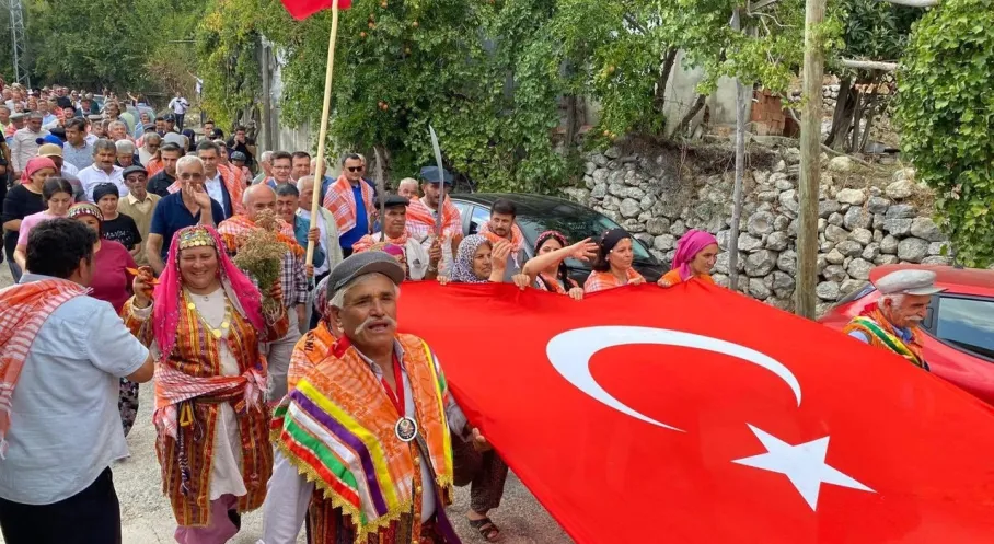 Kaş Gürsu'da Yöresel Şölen: Yörük Göçü ve Coşku Dolu Anlar!