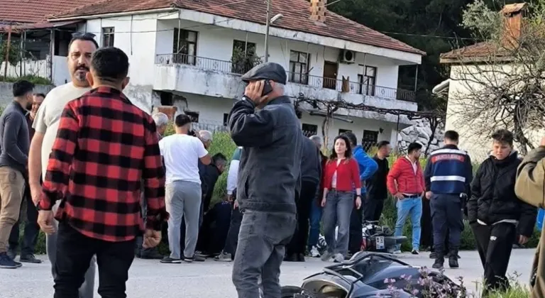 Kaş'ta Motosiklet Kazası: 2 Kişi Ağır Yaralı!