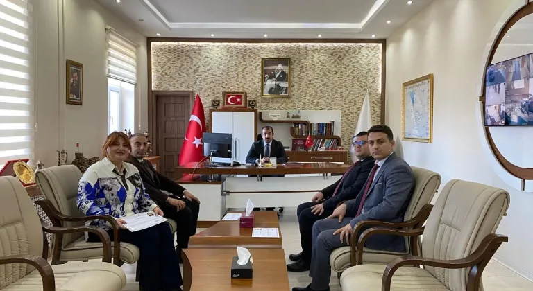 Kaymakam Akköz, Personeli Başarı Belgesi ile Ödüllendirdi