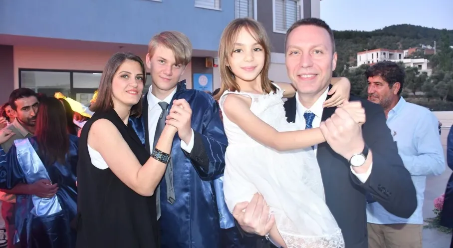 Kaymakam Böke'nin Oğlu Efe'nin Mezuniyet Gururu: Diploma Babasının Elinden!