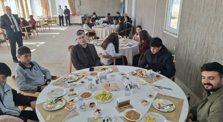 Kaymakam Furkan Korkusuz, lise öğrencileriyle kahvaltı programında Bir araya geldi