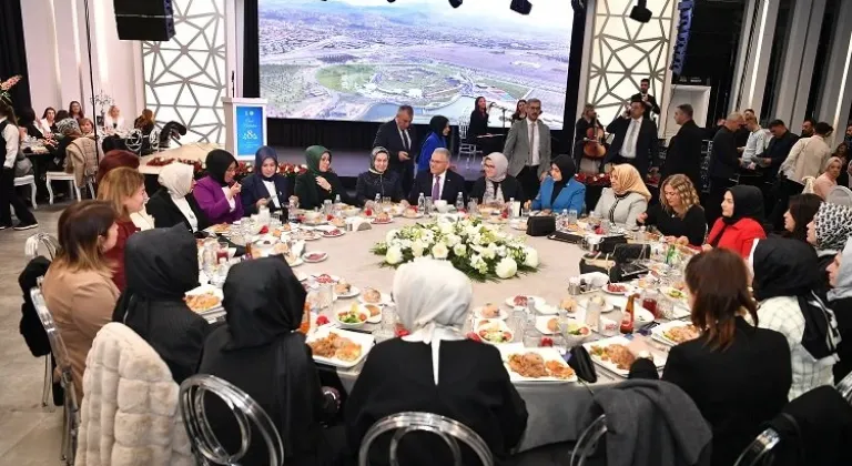 Kayseri Büyükşehir Belediye Başkanı Dr. Memduh Büyükkılıç ve eşi Dr. Necmiye Büyükkılıç, Renkli 8 Mart Kutlamasında Kadınları Ağırladı