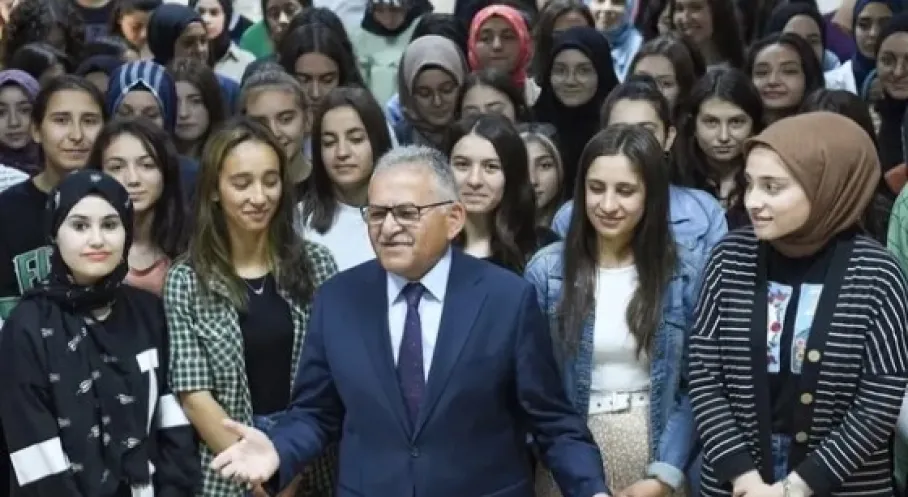Kayseri'den Öğrencilere Rekor Eğitim Desteği! 42 Milyon TL'lik Yardım!