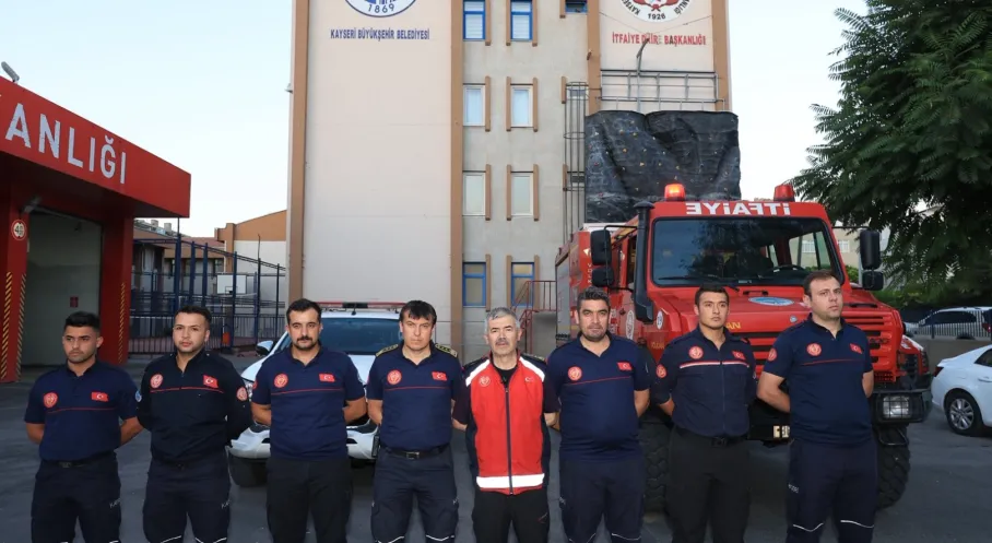 Kayseri İtfaiyesi Kırşehir'de Alevlerle Savaşa Katıldı! Son Dakika