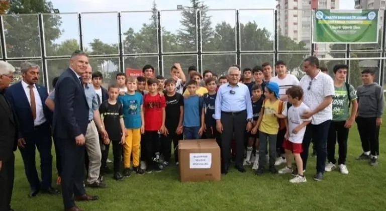 Kayseri, Spor Yatırımlarıyla Türkiye'nin Gururu Oldu! Avrupa'dan Ödülle Döndü