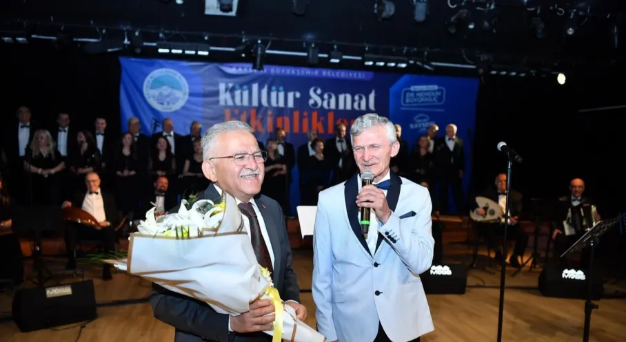 Kayseri'de Türk Sanat Müziği Rüzgarı Esti! Başkan Büyükkılıç'tan Tam Not