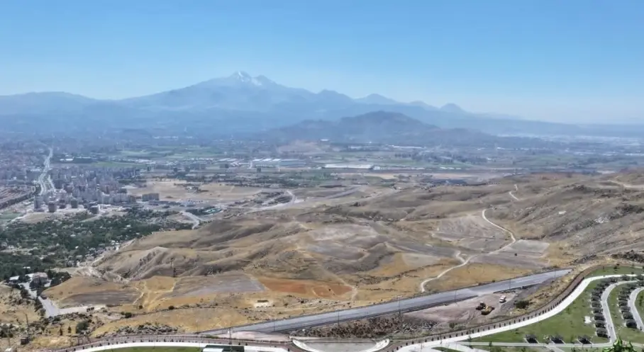 Kayseri’ye Yeni Seyir Noktası: Erkilet Millet Bahçesi’ne Cam Teras Geliyor