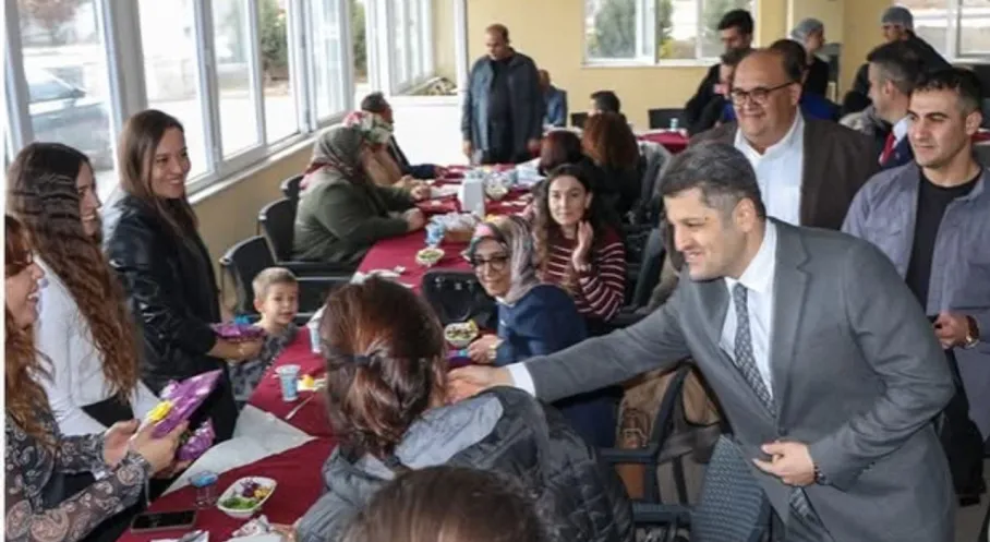 Keçiborlu'da Öğretmenler Günü Coşkuyla Kutlandı! Başkan Parlak'tan Anlamlı Ziyaret